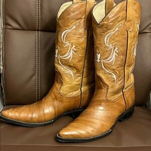 Men's Tan Leather Cowboy Boots. Eel print boots. 9